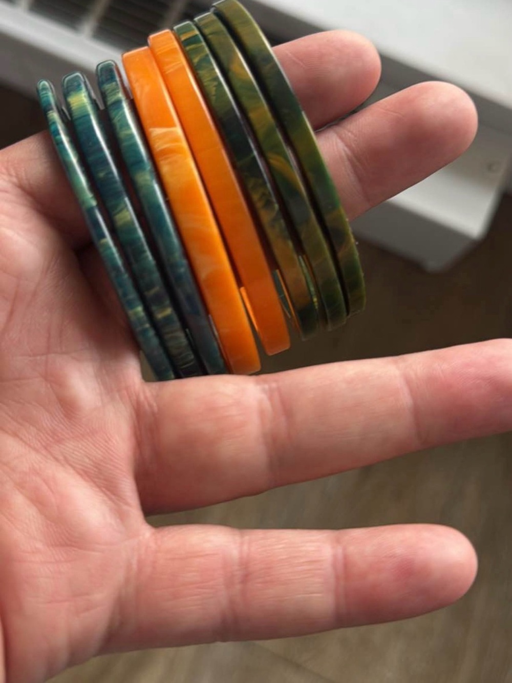 8 Vintage Bakelite bangles